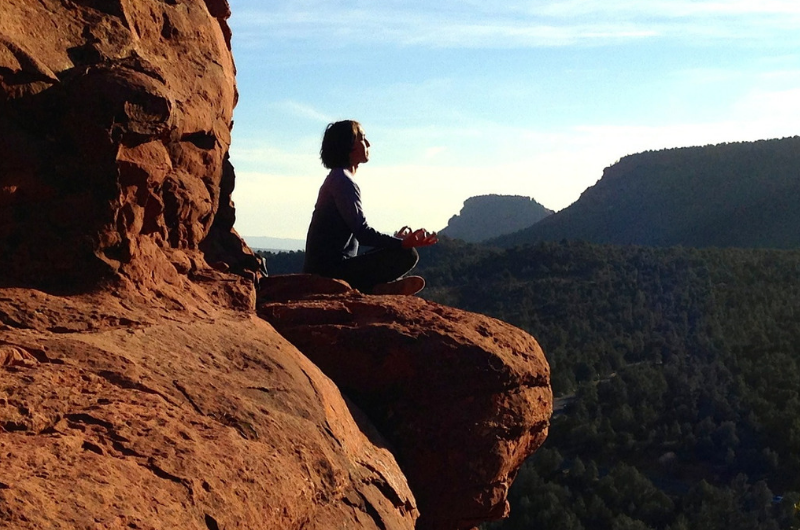 幸せになる技術「今を生きる」のイメージ画像、瞑想中の画像