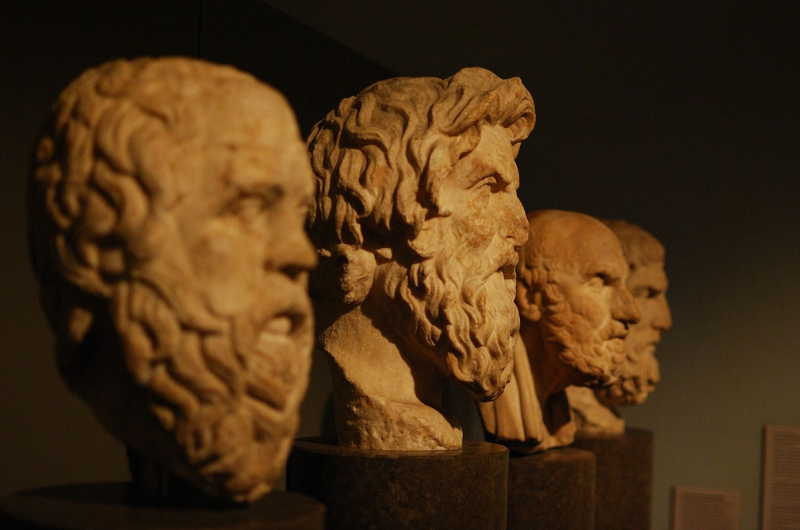 ユーダイモニアを提唱したアリストテレスの彫刻の画像